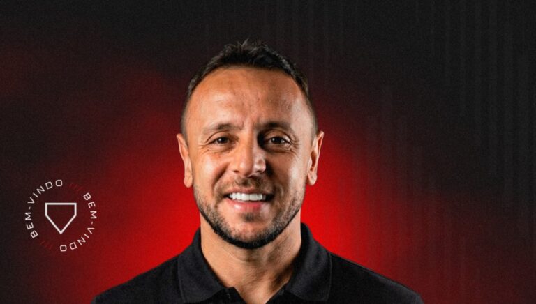 Rafinha é anunciado e fala sobre salários atrasados e mudança de postura