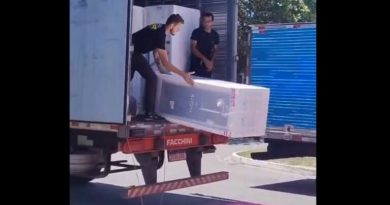 Revolta no pátio: motorista de São Bernardo descarta geladeiras após espera de quatro dias na Bahia