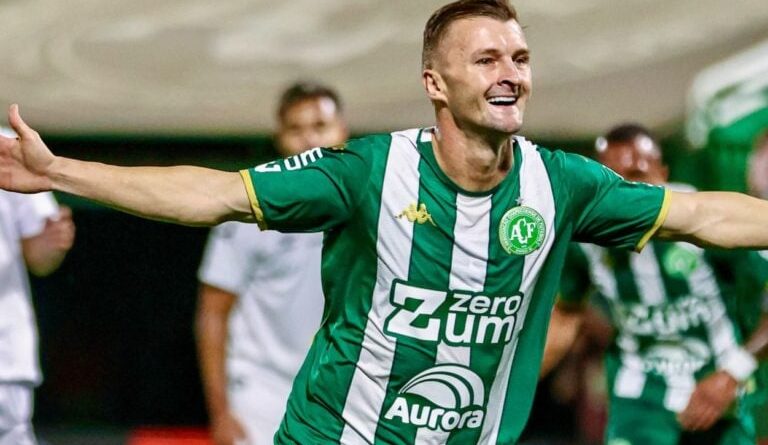 Santos domina, mas sofre 4 a 2 da Chapecoense no segundo tempo