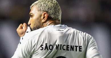 Santos é salvo por Gabigol com gol de falta aos 49 no clássico com o Corinthians