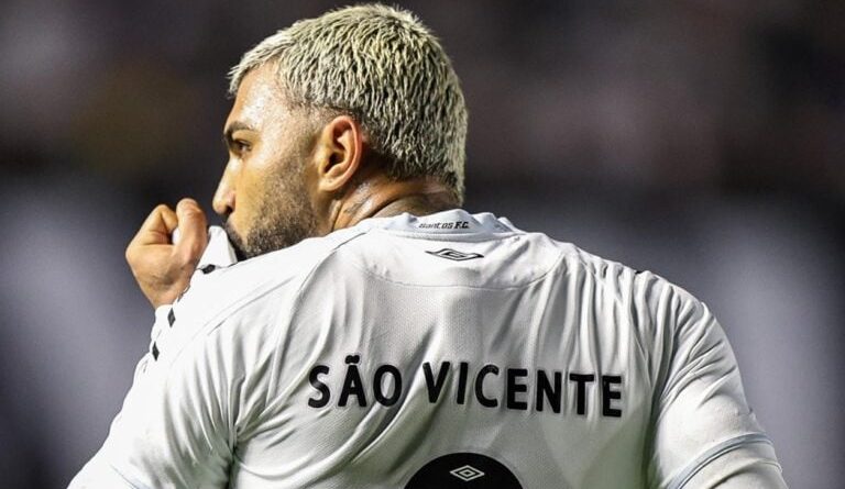 Santos é salvo por Gabigol com gol de falta aos 49 no clássico com o Corinthians