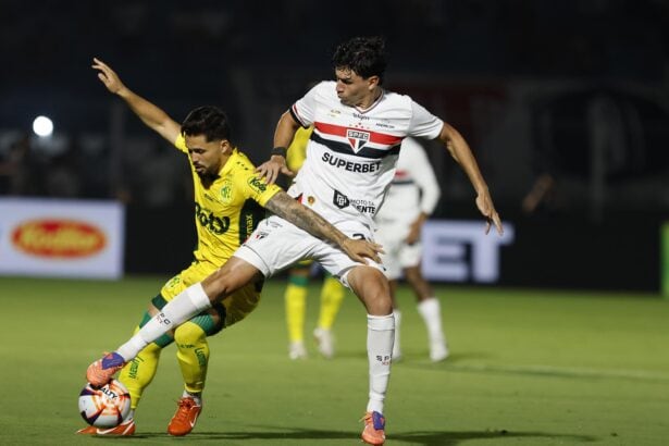 São Paulo joga mal, sofre gols cedo e perde do Mirassol