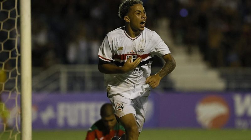 São Paulo passa por dificuldades, vence Lusa e mantém 100%