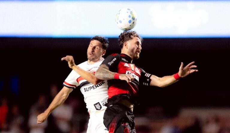 São Paulo vence no Brasileirão de virada e se afasta da crise