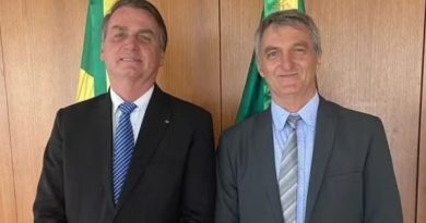 Sorte ou Ironia Bolão da Família Bolsonaro acerta a Quadra com o número 13