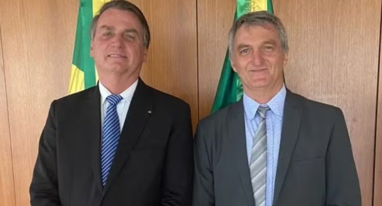 Sorte ou Ironia Bolão da Família Bolsonaro acerta a Quadra com o número 13