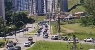 Trânsito na Anchieta sobrecarrega ruas do Jardim Silvina neste sábado