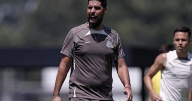 Treinador português cobra fortuna do Corinthians na Justiça