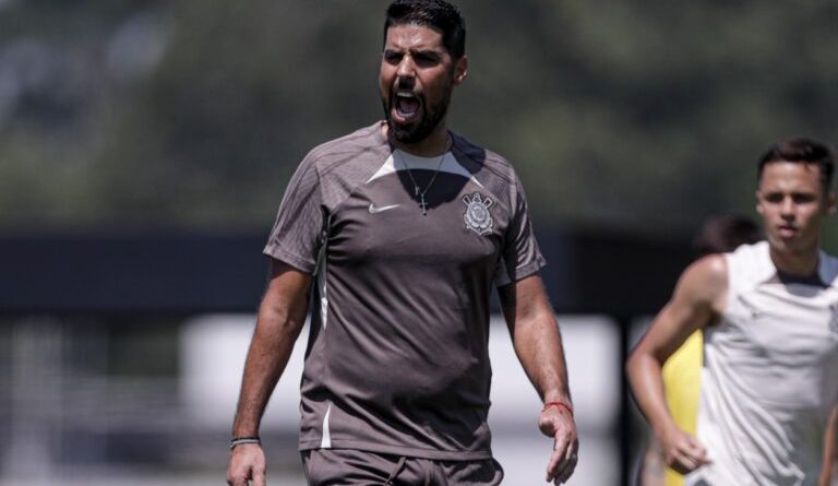 Treinador português cobra fortuna do Corinthians na Justiça