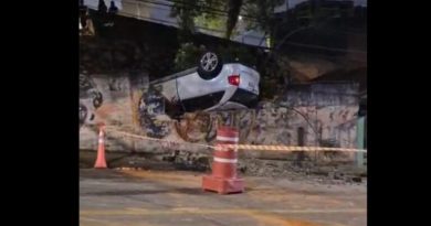Veículo perde o controle e cai em terreno após colidir contra muro em São Bernardo