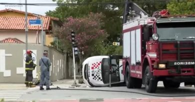 Viatura da PM capota no Ipiranga durante perseguição a assaltantes de carga