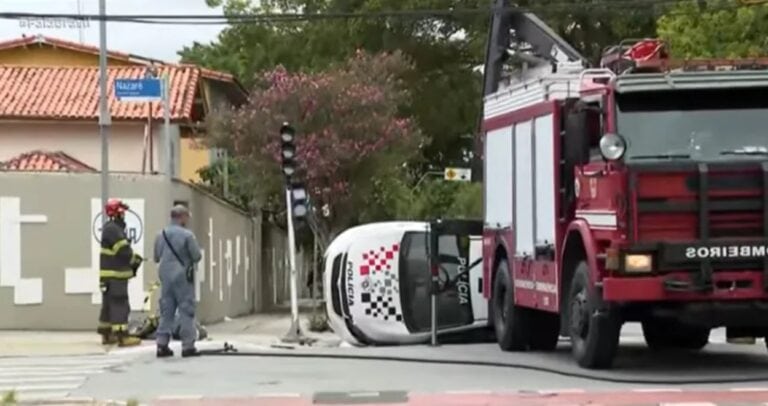 Viatura da PM capota no Ipiranga durante perseguição a assaltantes de carga