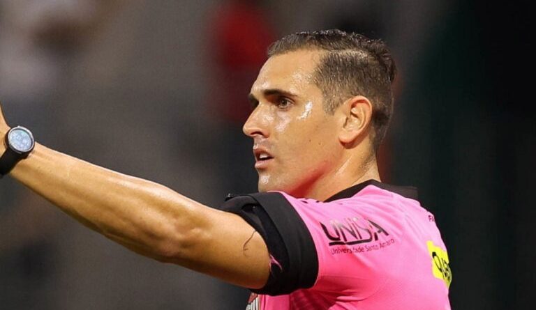 Árbitro que ofendeu jogador em São Paulo x Santos pede desculpas