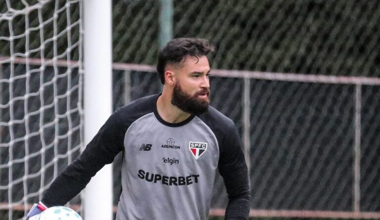 Carlos Coronel desfalca o São Paulo por cálculo renal - 2026-02-13 18:41:54