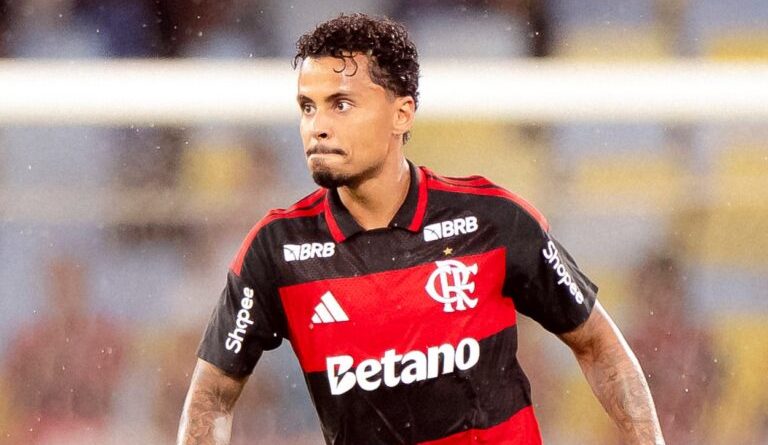 Corinthians passou por rivais para fechar com Allan
