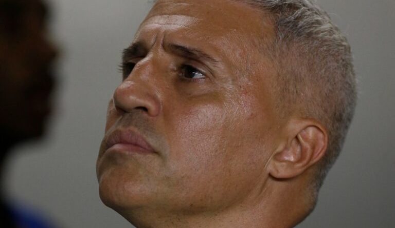 Crespo lamenta empate e vê Alisson como protagonista