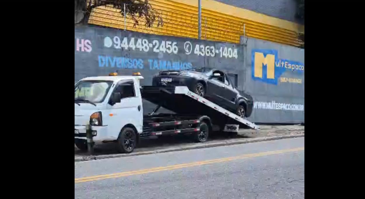 Em São Bernardo, homem de 45 anos é prensado contra parede por guincho no bairro Taboão