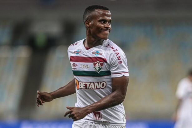 Fluminense tem quantias a receber e ameaça Palmeiras por Arias