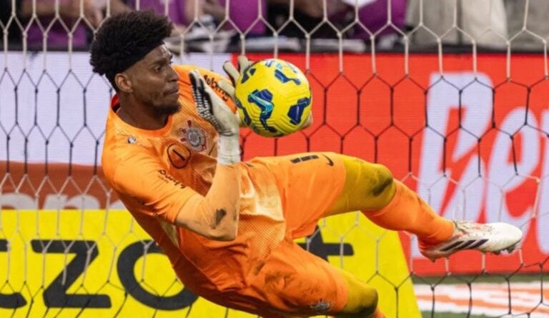 Goleiro do Corinthians exalta importância do Dérbi: “com ódio”