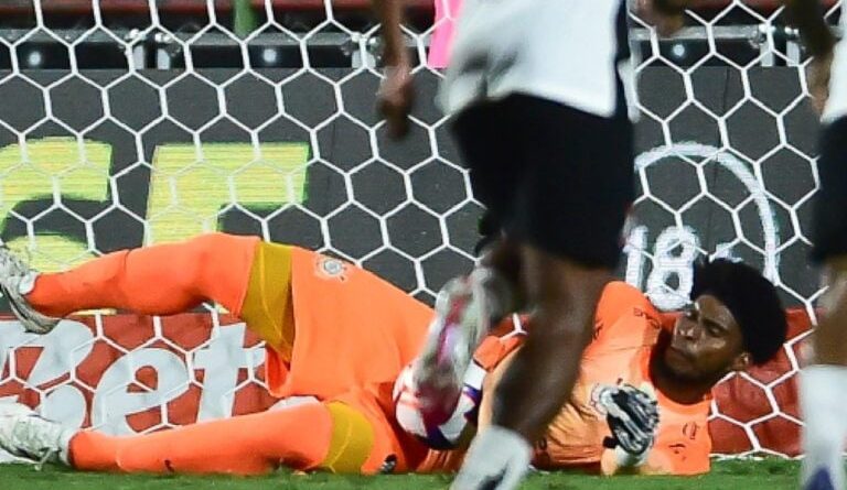 Hugo decide e Corinthians avança nos pênaltis contra a Lusa - 2026-02-22 22:59:37