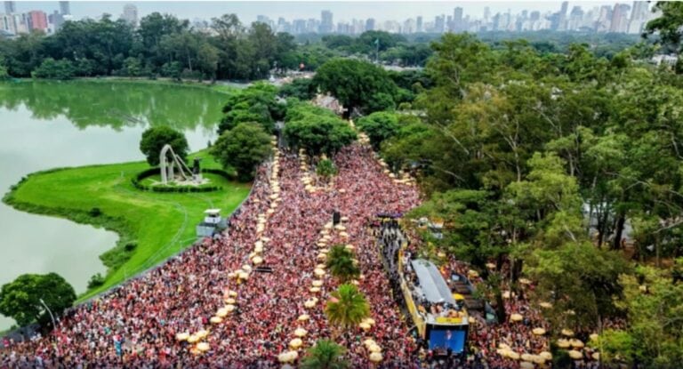Ivete Sangalo arrasta 1,2 milhão de pessoas em estreia histórica no pré-carnaval de SP