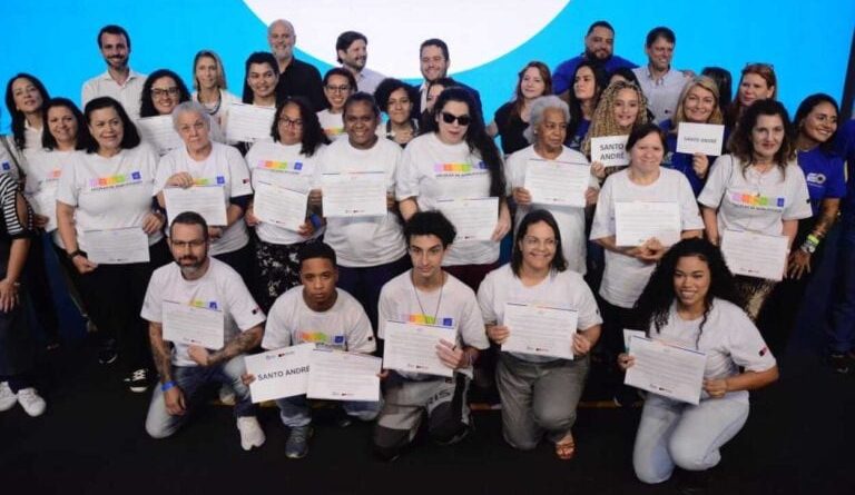 Jéssica e Gilvan participam de formatura no Palácio dos Bandeirantes com Tarcísio e a primeira-dama Cristiane - 2026-02-13 00:50:26