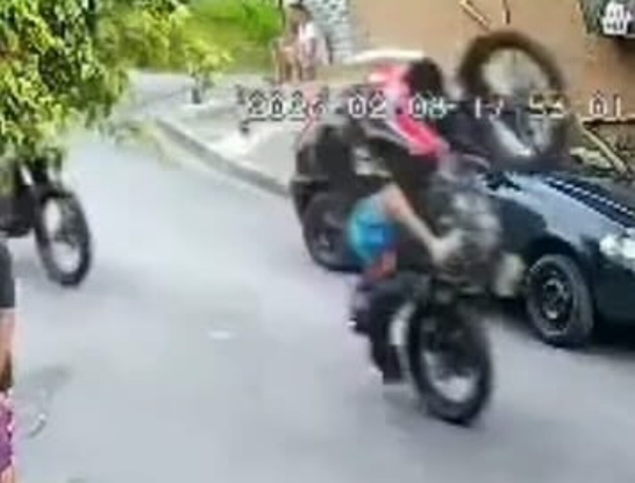 Jovem sem CNH que atropelou homem após empinar moto se apresenta no DP, mas não fica preso em SBC