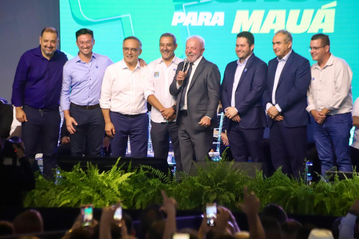 o entregar simbolicamente as chaves de ambulâncias aos prefeitos da Região, salientou que dois são filiados ao PL e fez questão de comparar-se ao governo anterior, sem citar o ex-presidente Jair Bolsonaro.