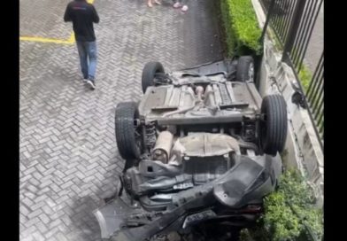 Morador registra estragos após queda de veículos em garagem de São Bernardo