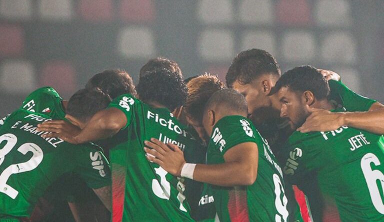 Palmeiras perde mesmo com um a mais e adia classificação