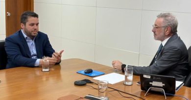 Prefeito Gilvan Ferreira defende indústria têxtil em reunião no MDIC, em Brasília