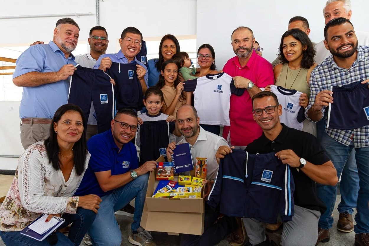 Prefeito Taka anuncia para março repasse de R$ 2,7 milhões para escolas  