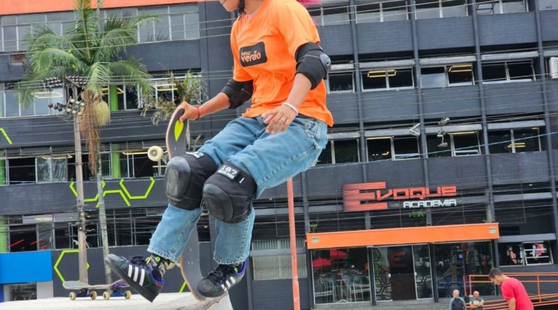 Ribeirão Pires reúne jovens em encontro com Raicca Ventura durante ação do SESC Verão