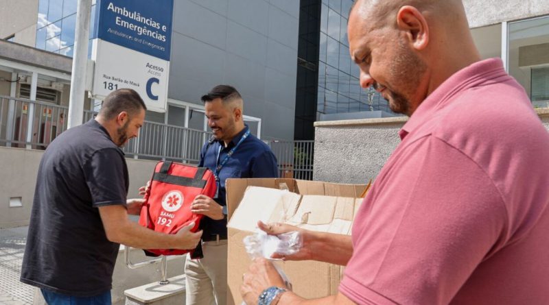 SAMU de São Caetano recebe doação de bolsas e mochilas para resgate do Hospital São Luiz