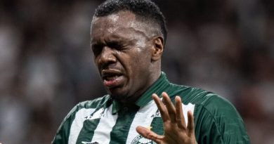 Autor do gol do Coritiba contra o Corinthians precisa sair de ambulância do estádio - 2026-03-11 23:55:10