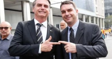 Flávio Bolsonaro homenageia o pai em aniversário de 71 anos: “Sempre ao seu lado” - 2026-03-21 11:00:42