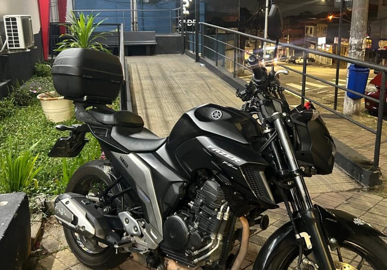 Ações de patrulhamento preventivo e bloqueios viários resultaram na prisão de procurado pela Justiça e na recuperação de veículo roubado no bairro Canhema