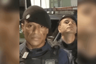 Guarda “estátua”: postura de agente em entrevista viraliza nas redes sociais - 2026-03-24 01:11:54