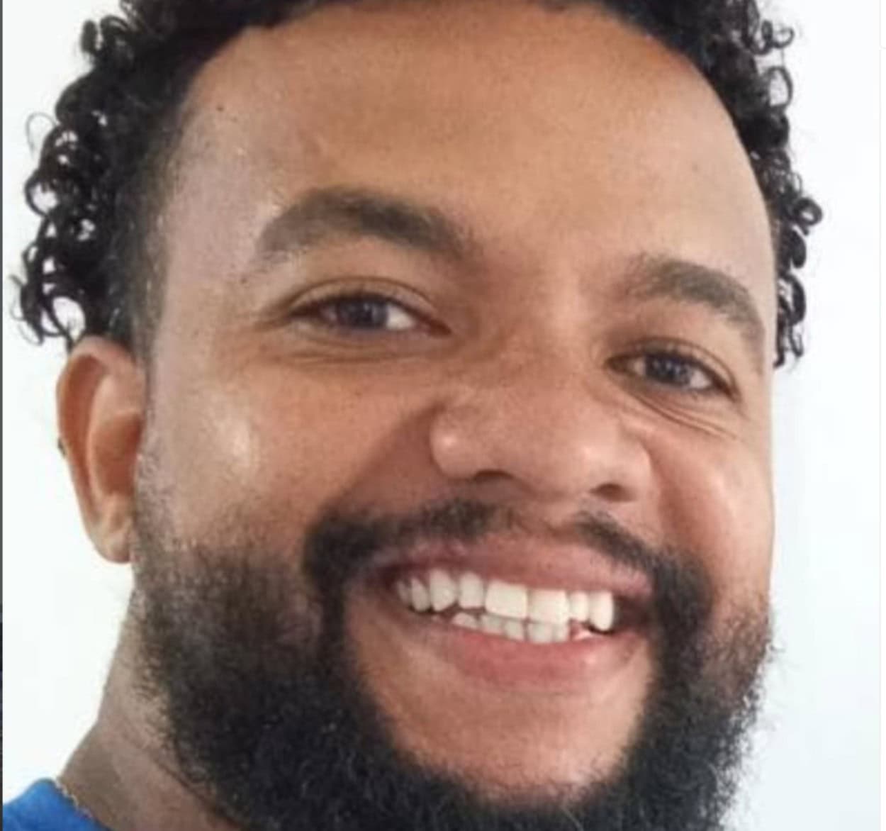 De acordo com o boletim de ocorrência, Éverton Bernardino de Sousa saiu do trabalho por volta das 14h e não retornou para casa.