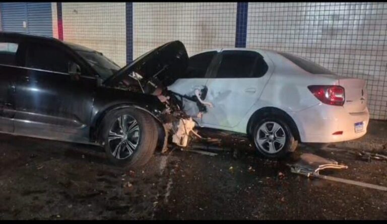 Idoso de 77 anos morre após motorista sofrer mal súbito e colidir contra árvore