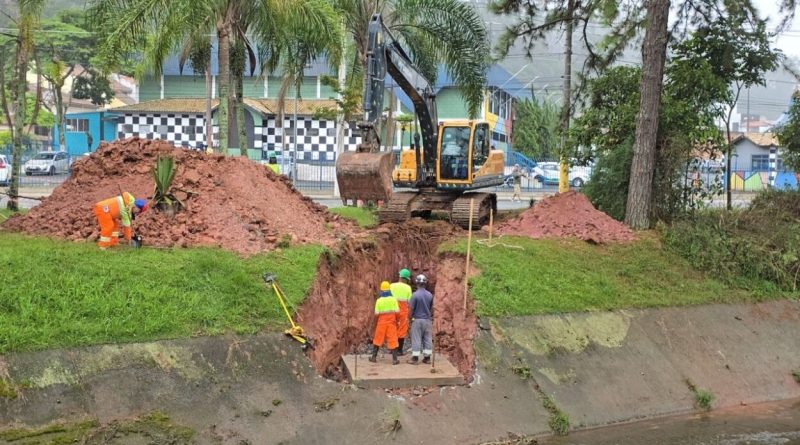 Obras do viaduto estaiado entram em nova etapa com instalação de drenagem na região central - 2026-03-11 19:42:13