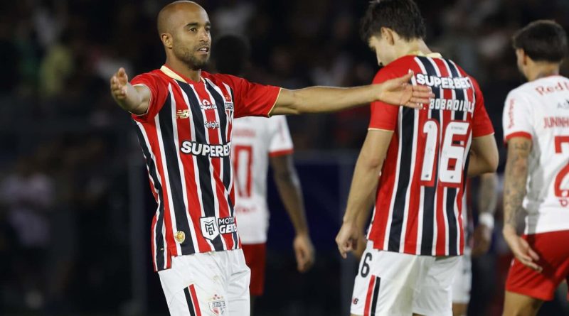 São Paulo busca virada sobre o Bragantino e mantém liderança - 2026-03-15 22:59:36