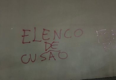 São Paulo: Torcida protesta e picha o MorumBIS exigindo saída - 2026-03-22 08:32:41