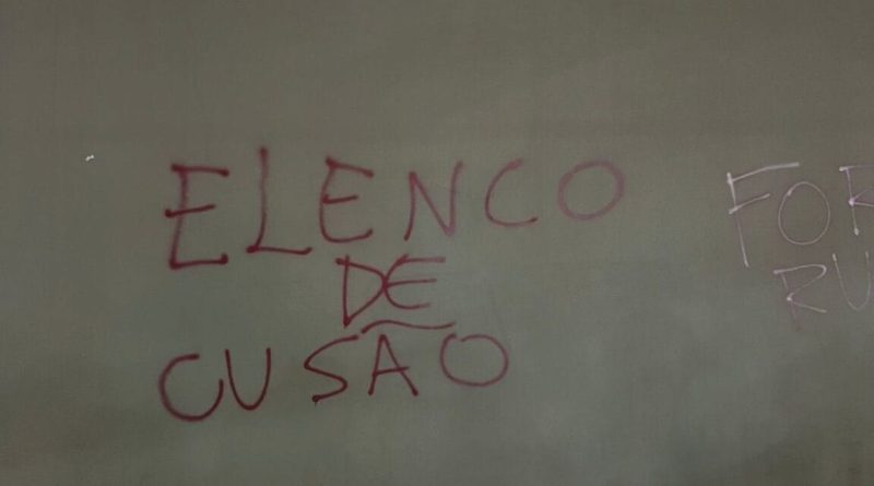 São Paulo: Torcida protesta e picha o MorumBIS exigindo saída - 2026-03-22 08:32:41