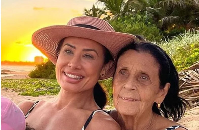 Scheila Carvalho rebate críticas após revelar que mãe de 84 anos trabalha com churros