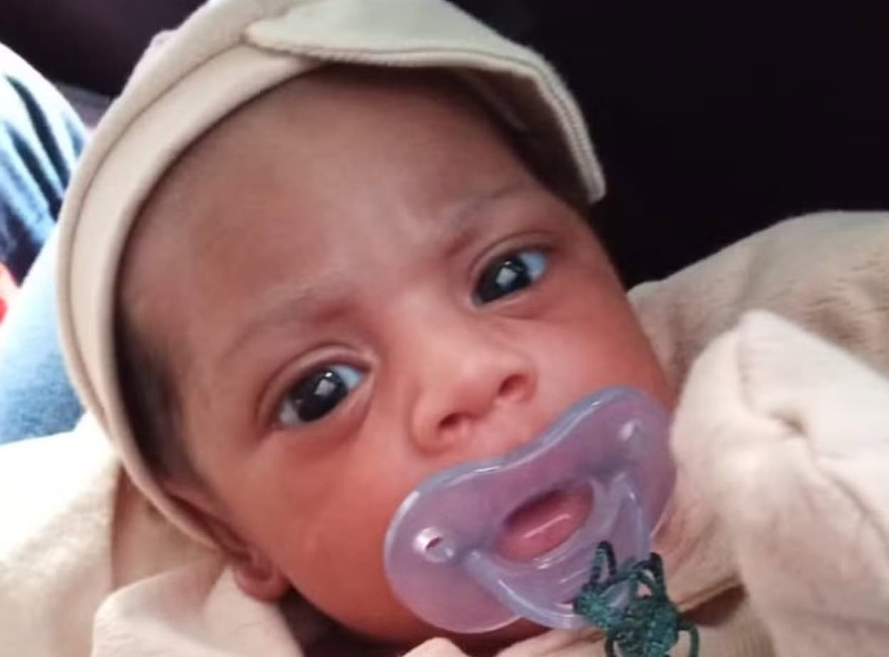 Endrick nasceu em 26 de março com um quadro grave de aspiração de mecônio.