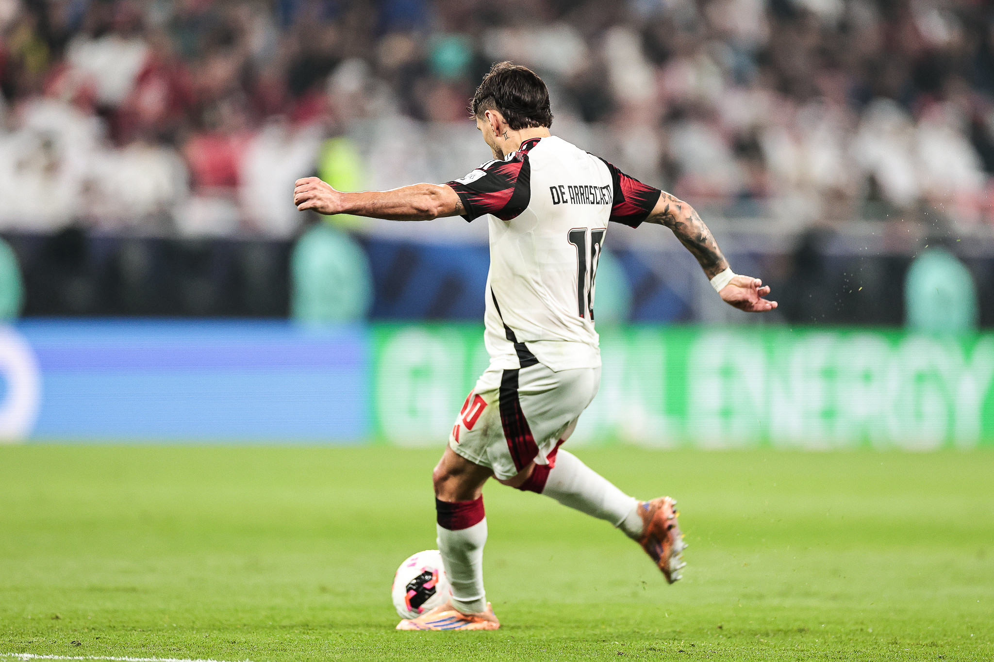 Arrascaeta sofre fratura na clavícula e preocupa para Copa