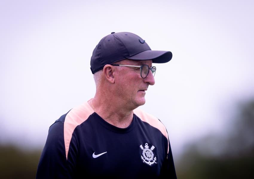 Corinthians demite Dorival; comandante do Sub-20 assume