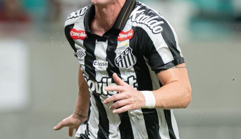 Destaque do Santos com dois gols, Rollheiser se diz contente com atuação individual - 2026-04-25 21:03:57