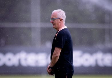 Dorival balança no cargo, mas multa pesa contra - 2026-04-02 12:19:08